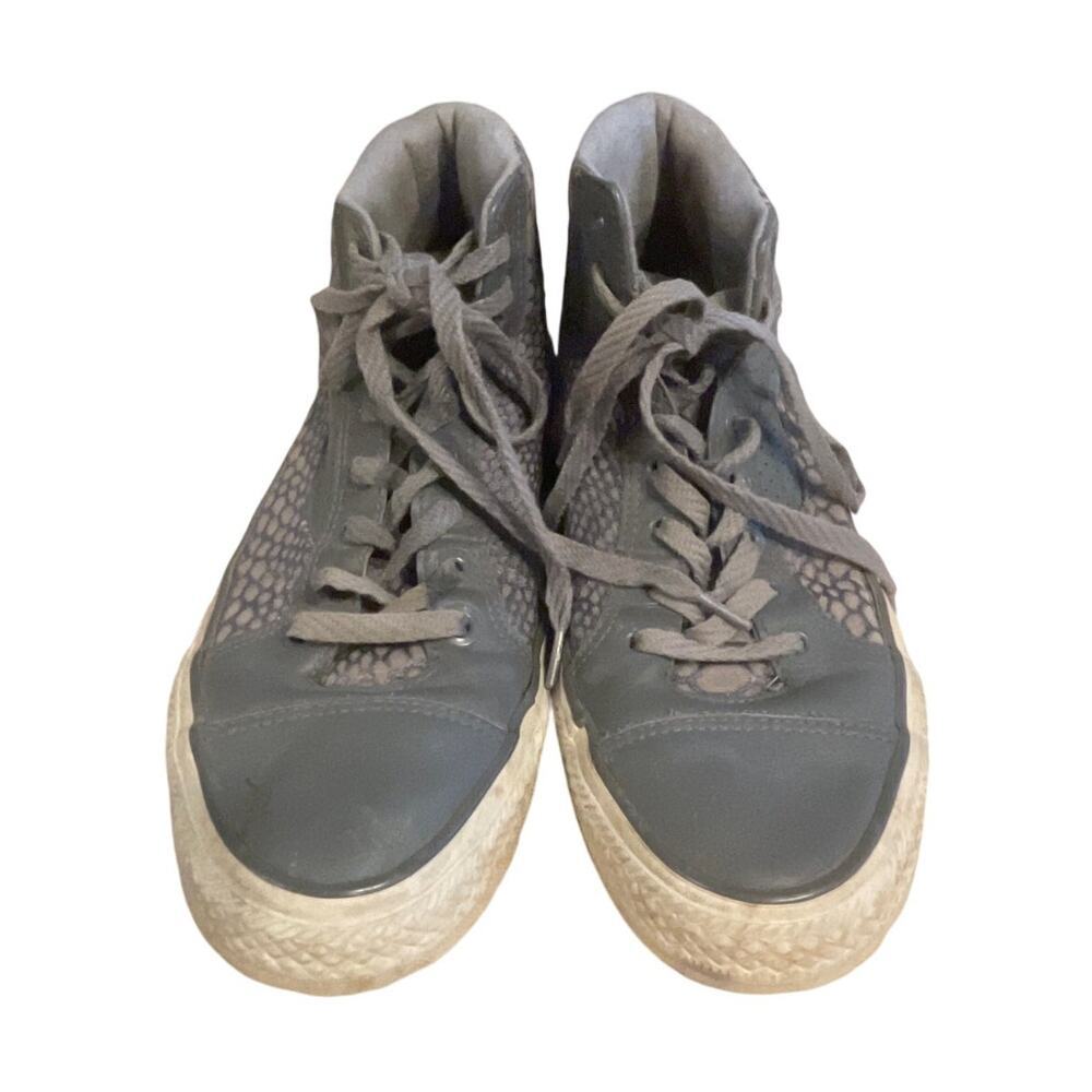 Converse Mens 9 womens 10.5 Grey lizard print High tops